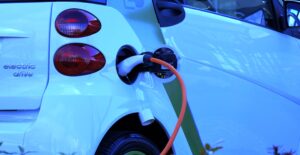 Gewijzigd AREI met nieuwe regels rond laadinstallaties elektrische voertuigen - Syndicus Service